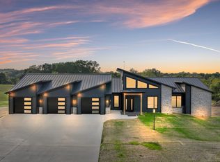 17325 Dayflower St, Dubuque, IA 52001