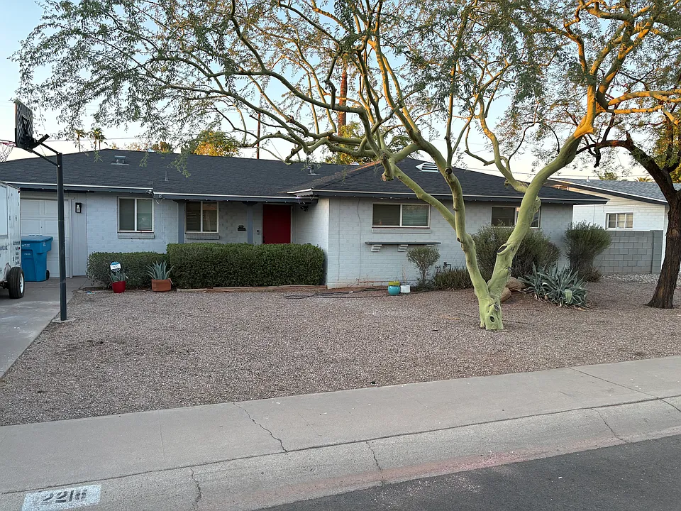 2216 W Pinchot Ave #1