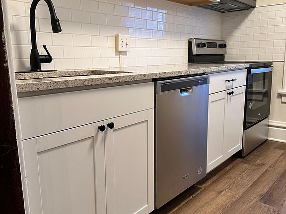 4th image of 2499 Indianola Ave #2505
