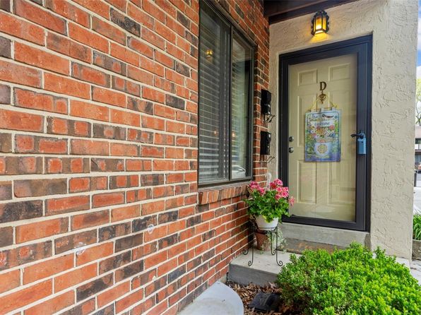 321 Barrington Sq UNIT D, Saint Louis, MO 63122
