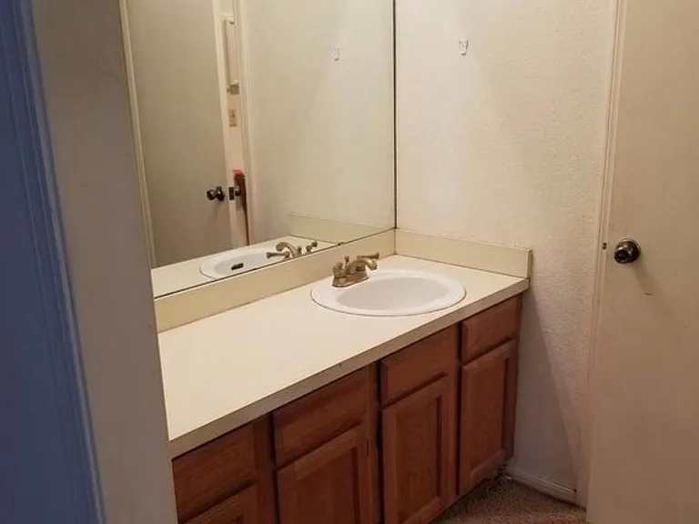 1315 Laurel Ln — Photo 8