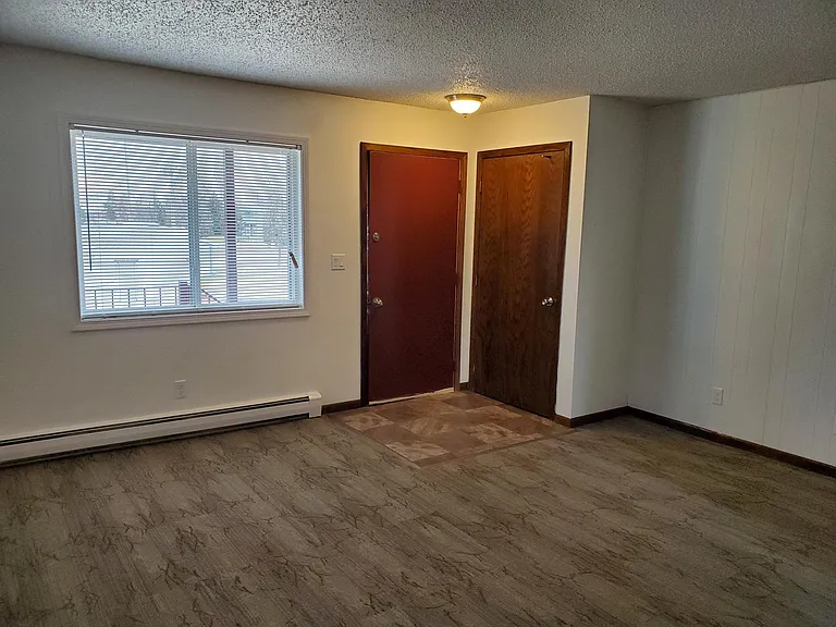 718 3rd Ave NE — Photo 5