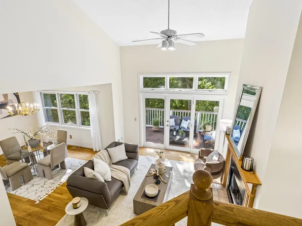21 Treetop Ct Unit 21, Burlington, MA 01803