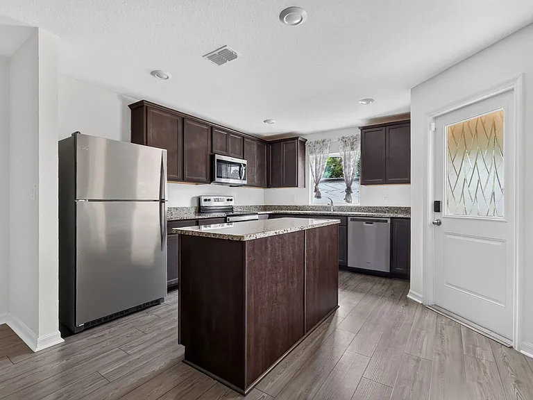 1564 Wynford Cir — Photo 12