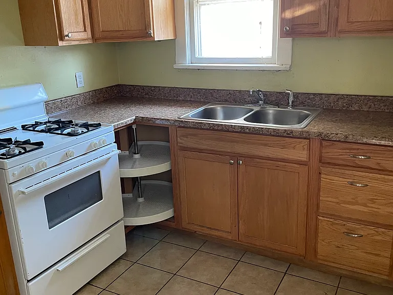 429 E 7th Ave — Photo 12