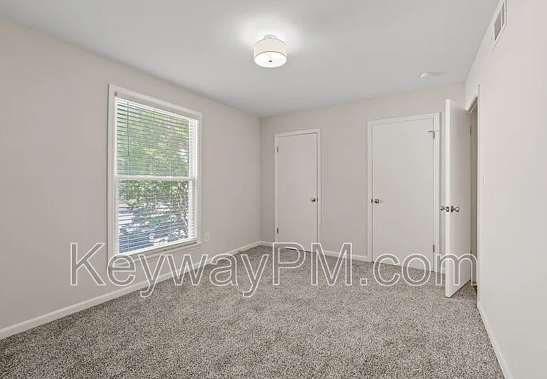 1030 Carriage Dr #D — Photo 12