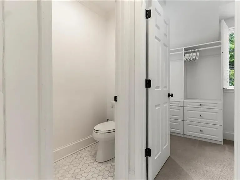 3825 Peachtree Dunwoody Rd NE — Photo 57