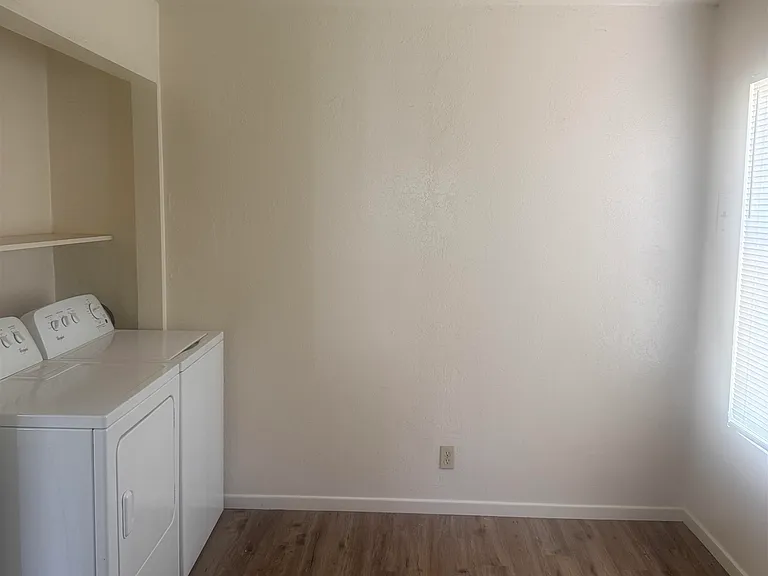 412 E Pine Ave — Photo 7