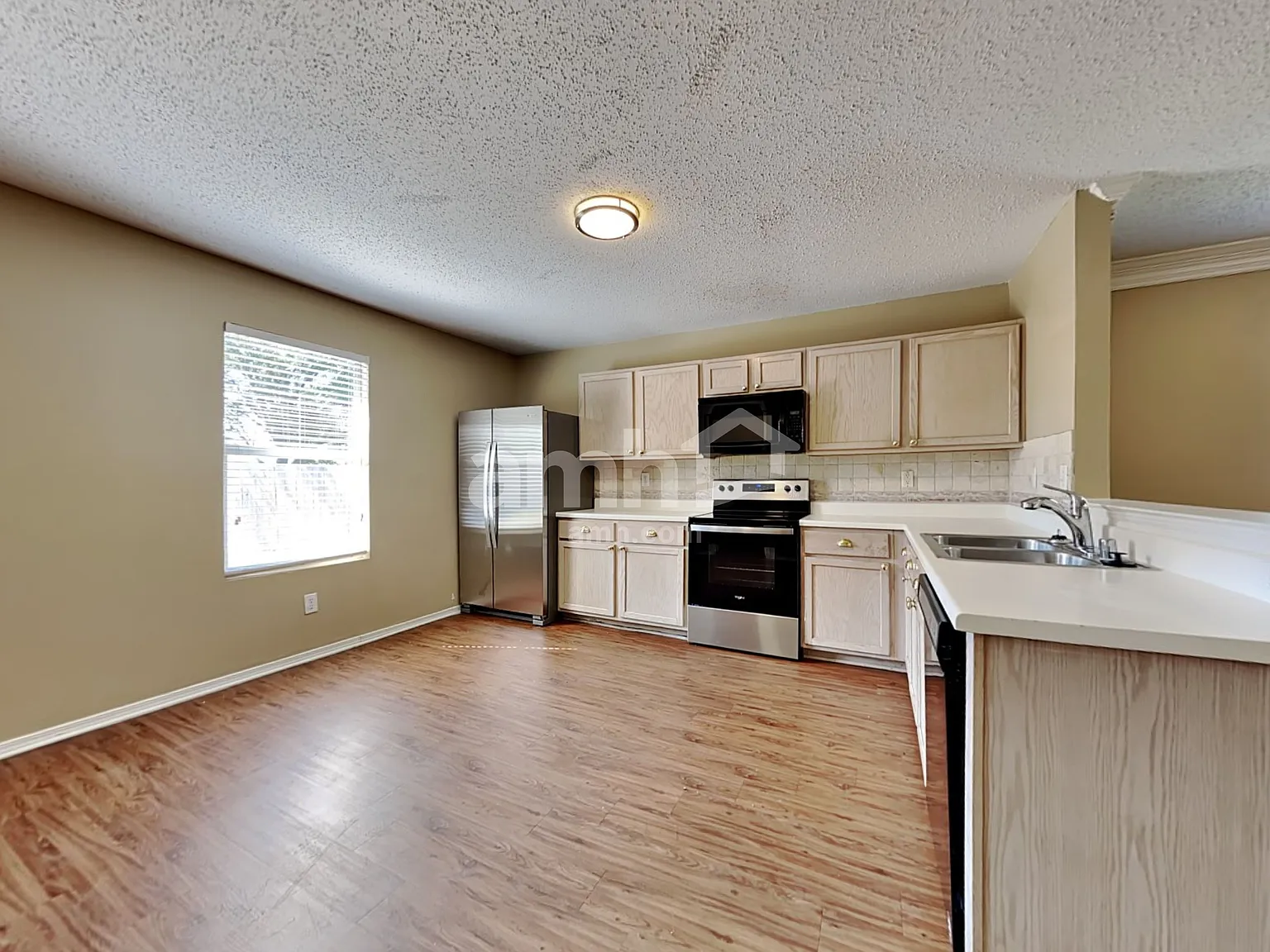 3 bed, 2.0 bath, 1687 sqft, $2,000 — Photo 4