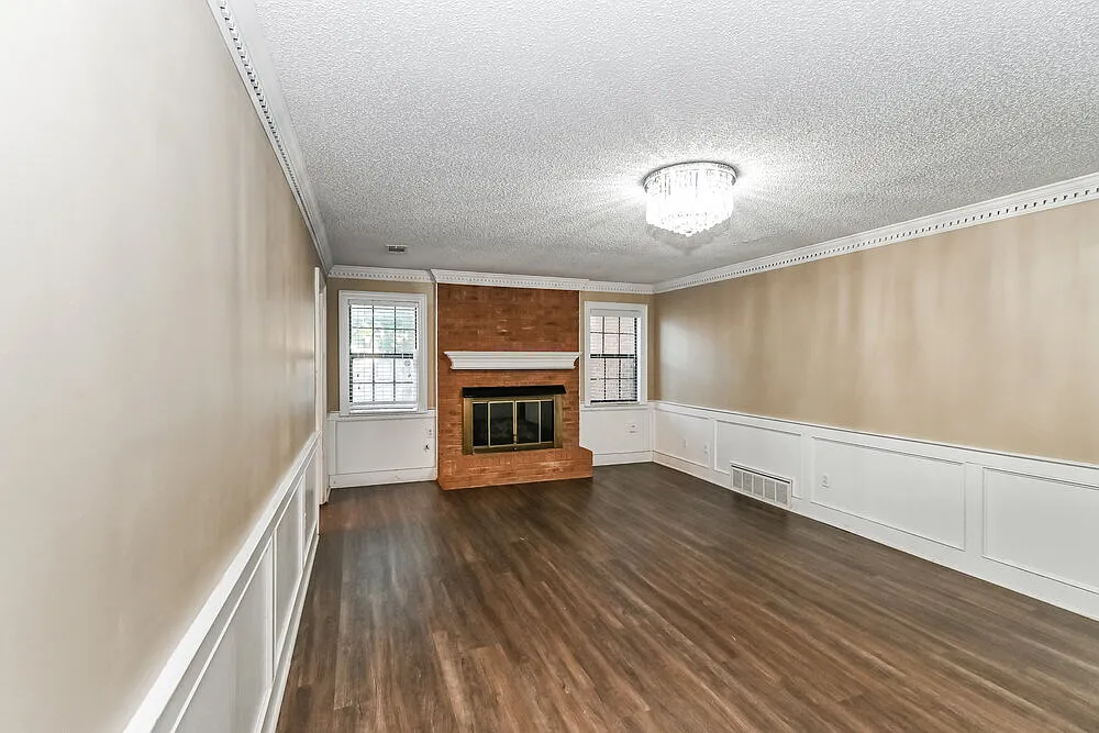 3 bed, 2.0 bath, 2063 sqft, $2,160 — Photo 3