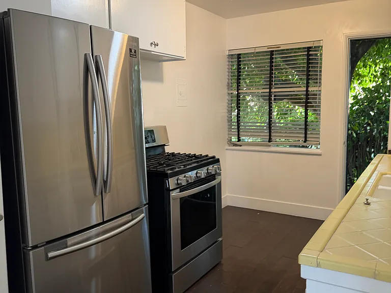 1479 N Havenhurst Dr #2 — Photo 82