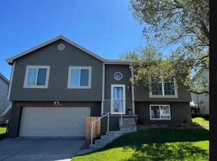 17033 Boyd St, Omaha, NE 68116