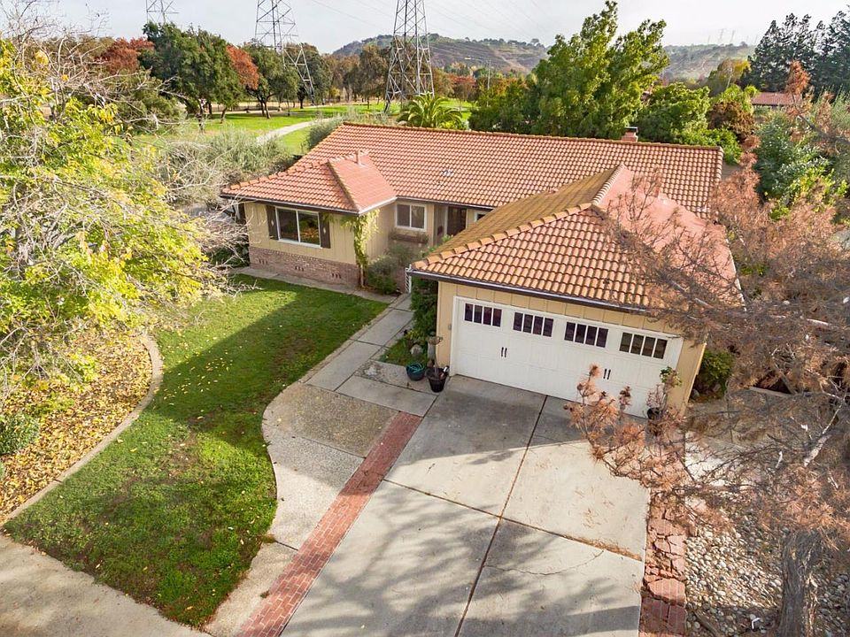 2nd image of 6006 Castello Dr