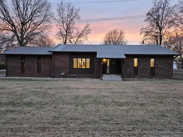 806 E Springfield Street, Aurora, MO 65605