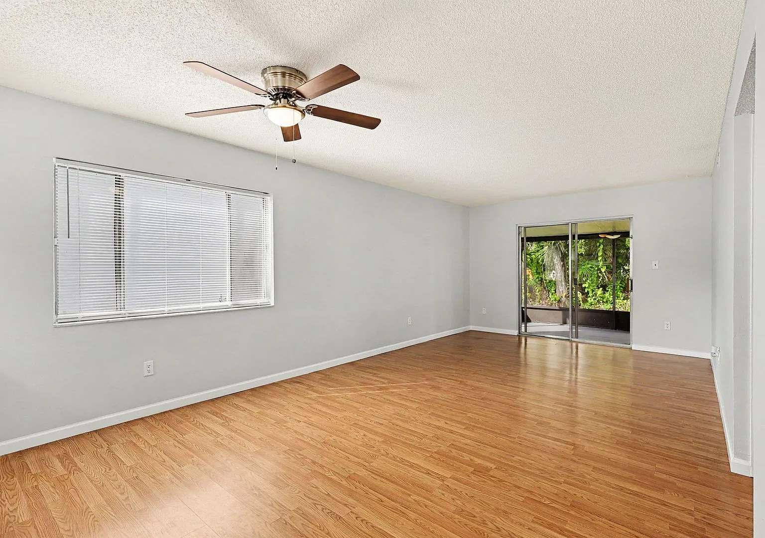 2412 Fox Hollow Dr — Photo 3