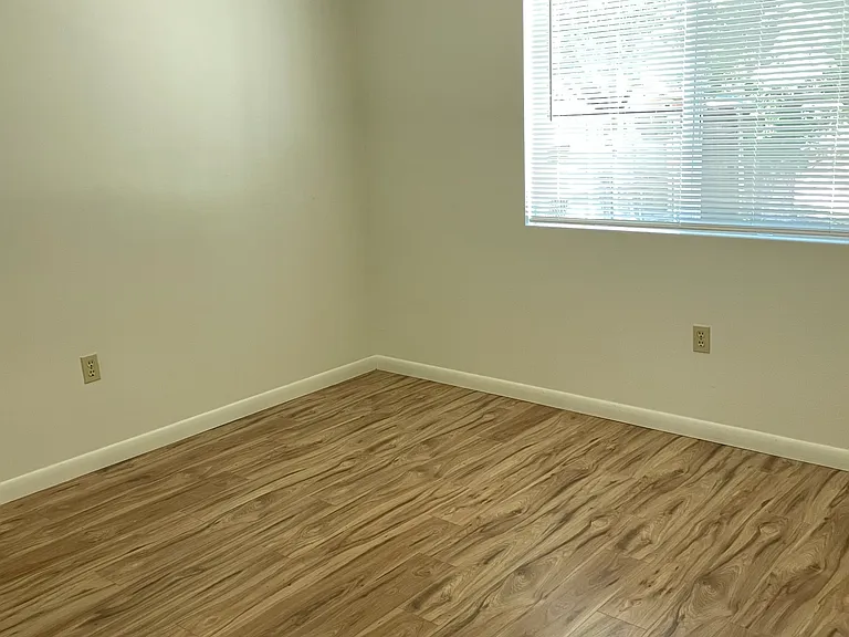 803 N Walnut St — Photo 24