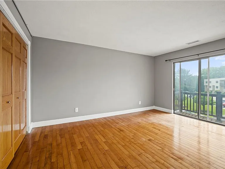 196 Old River Rd #5-F — Photo 13