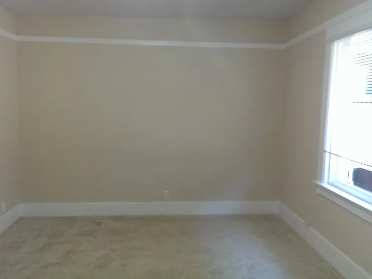 915 Grand Ave — Photo 4