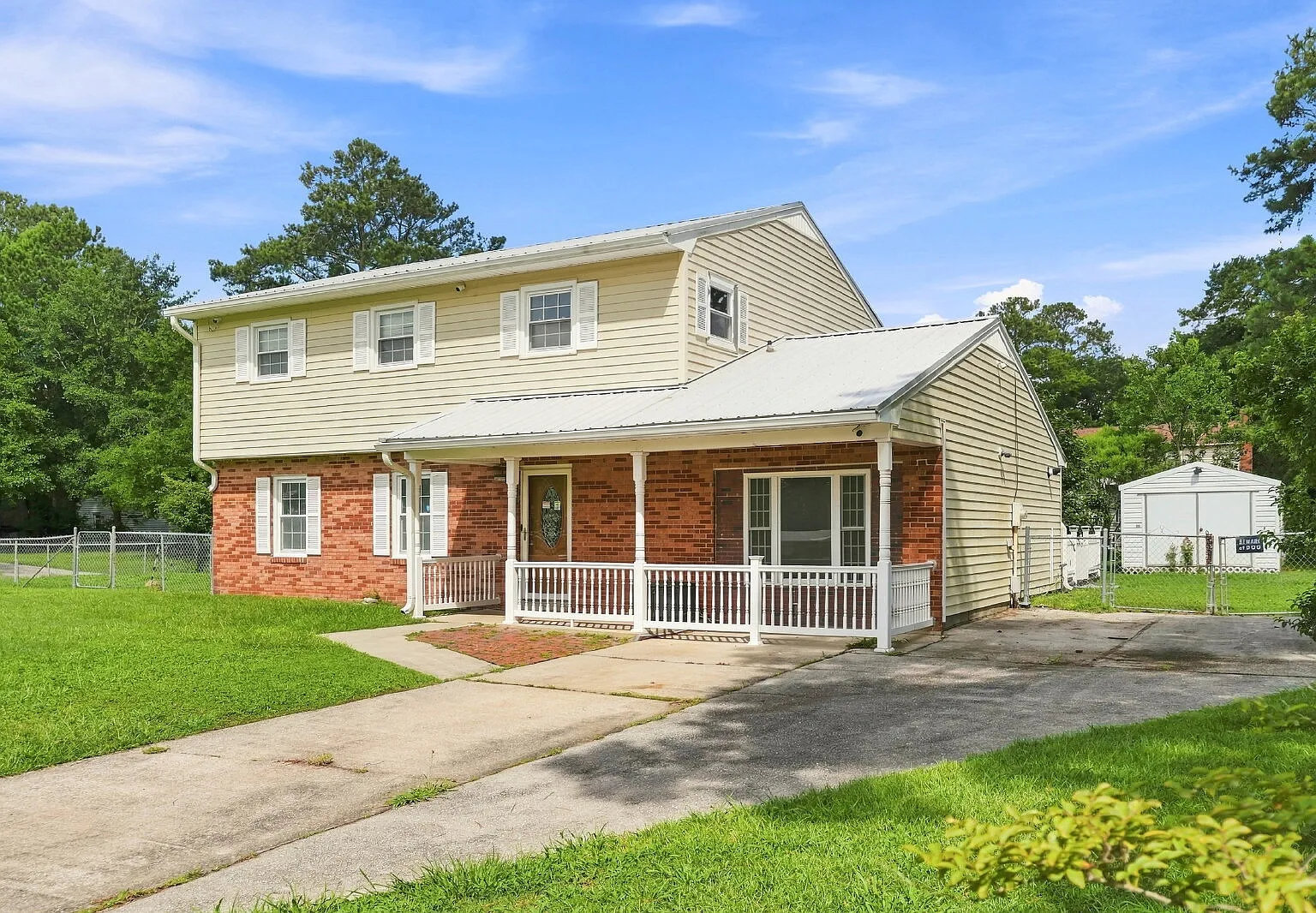 4 bed, 2.5 bath, 2168 sqft, $1,800 — Photo 2
