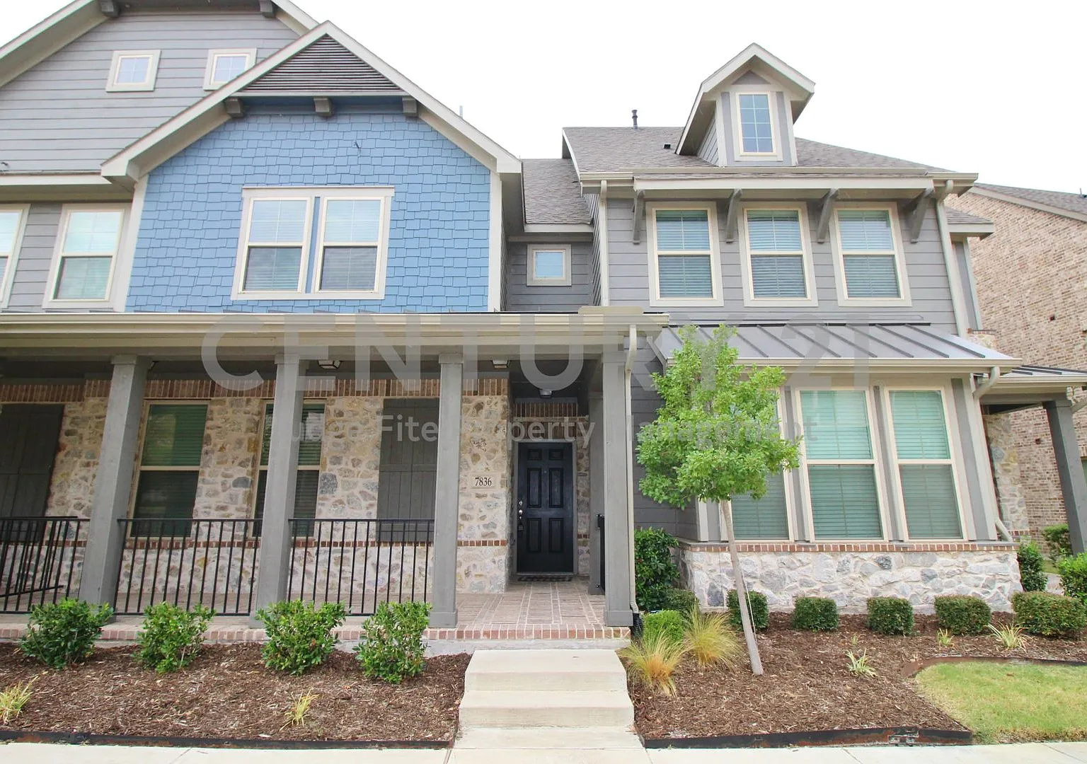 Beautiful 3-Level, 3/3.5/2 Townhome Near Lake Ray Hubbard! — Photo 1