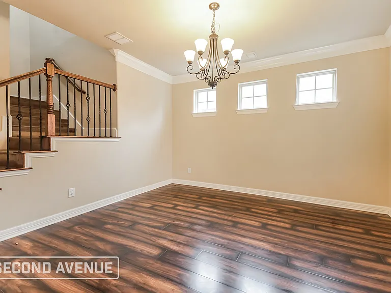 1820 Rosson Rd — Photo 8