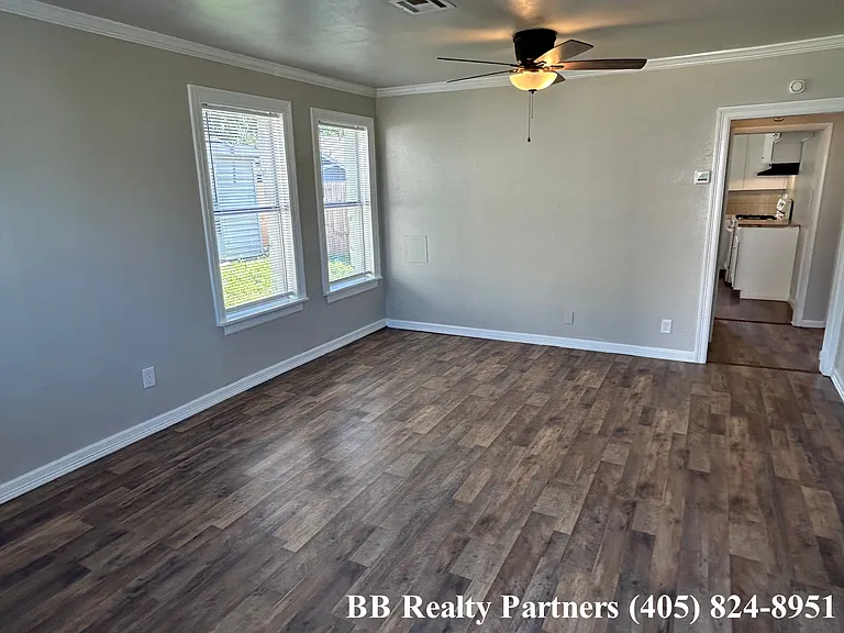 1122 S Xanthus Pl — Photo 2