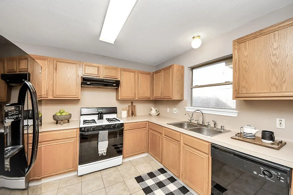 3 bed, 1382 sqft, $1,875 — Photo 3