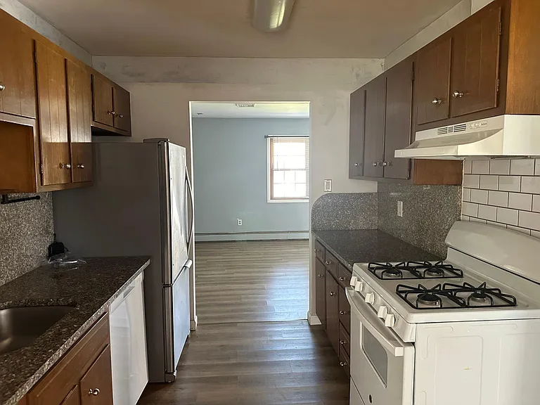 205 Fernwood Ln — Photo 6