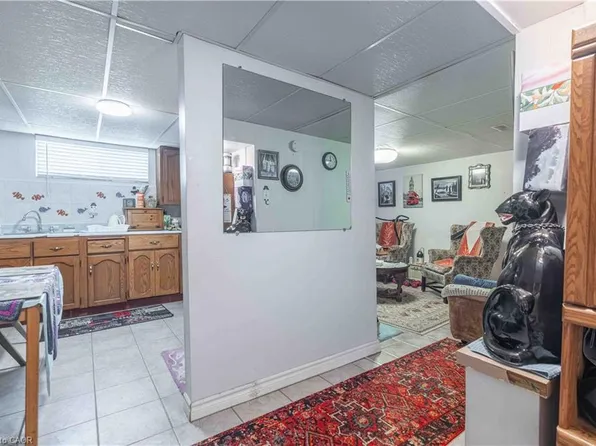 374 Upper Wentworth St, Hamilton, ON L9A 4T5