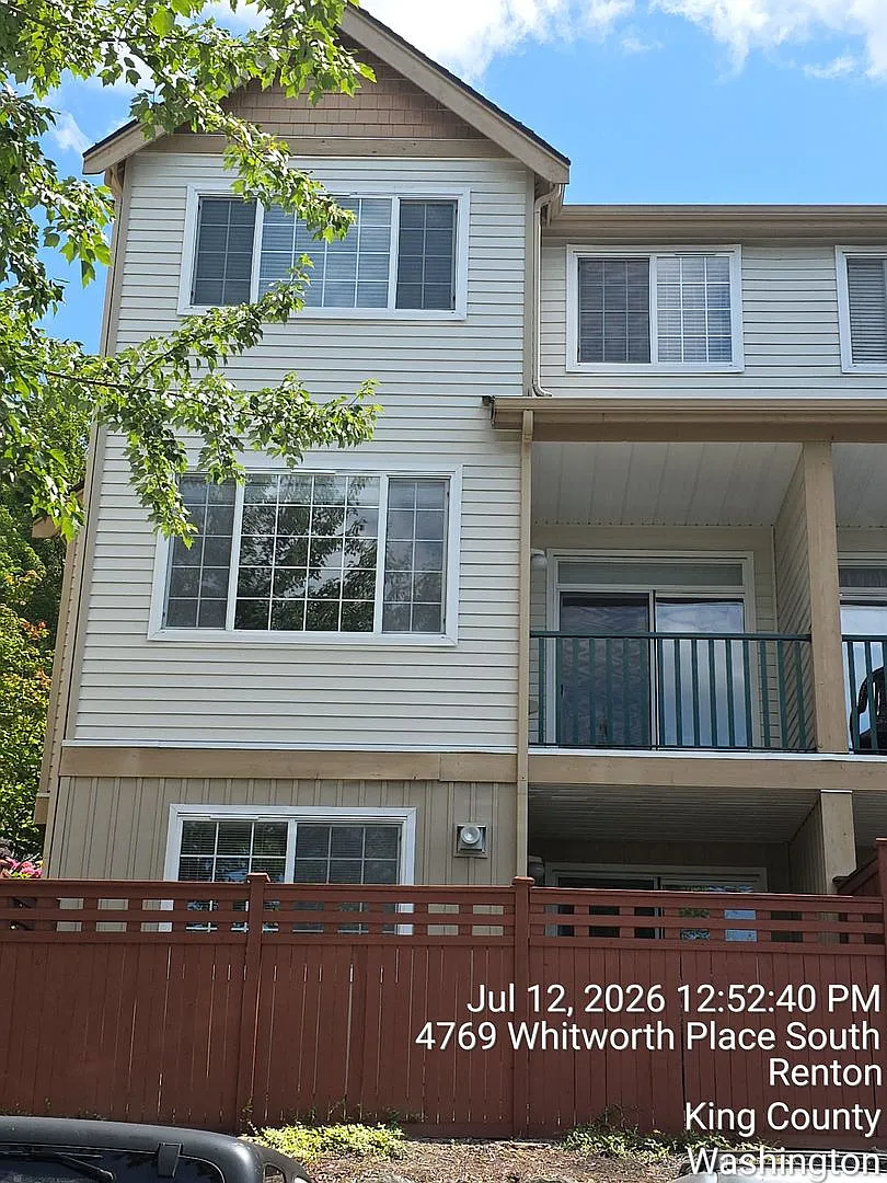 Renton/Talbot area 3 storyTownhome in gated community! 3 bedroom 3.5 bathroom. Available NOW!! — Photo 3