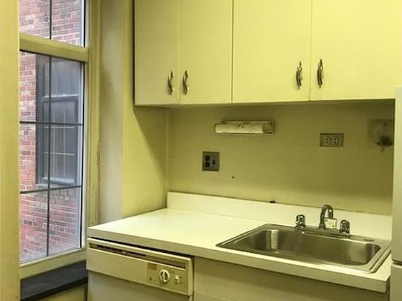 3rd image of 405 W 23rd St APT 5H