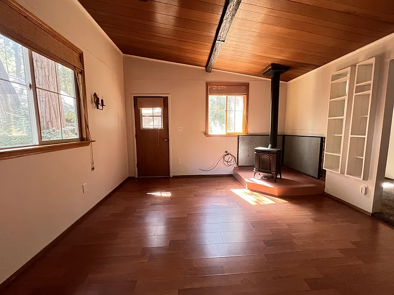 12524 Valley View Rd — Photo 4