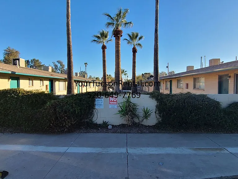 Arlington Commons - 4530 E Pima St Near Swan Road — Photo 3
