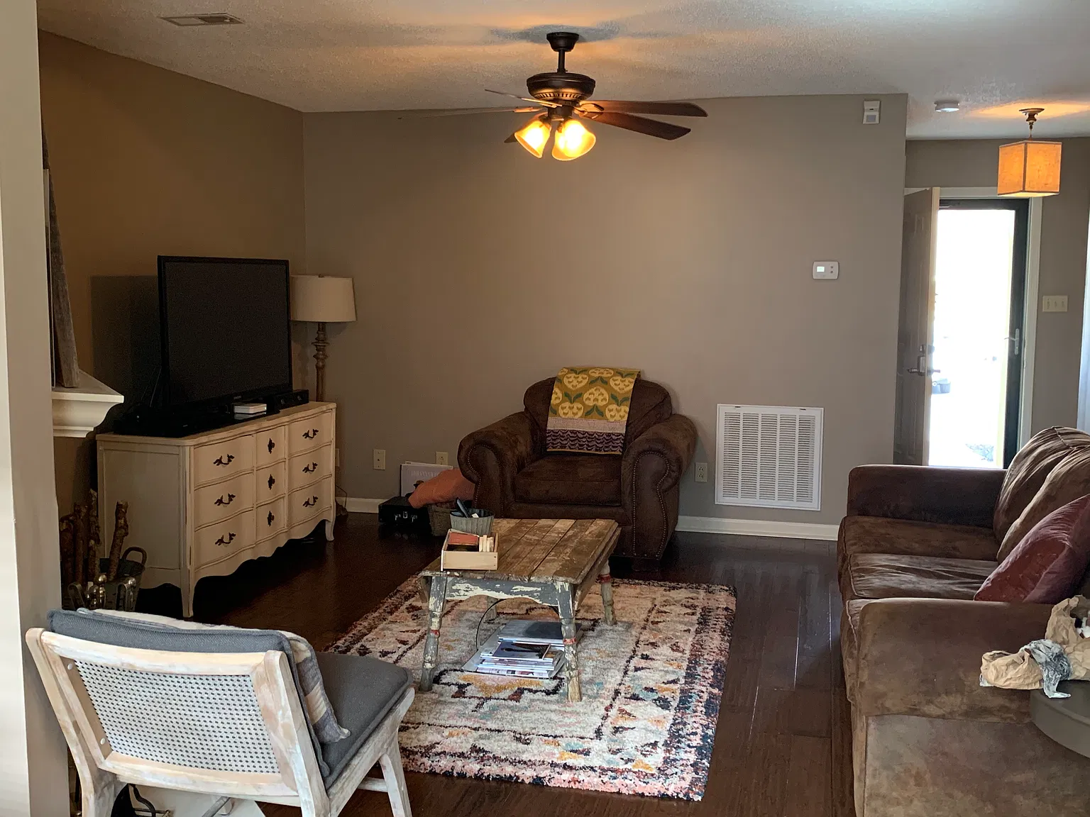 2 bed, 1008 sqft, $1,700 — Photo 2