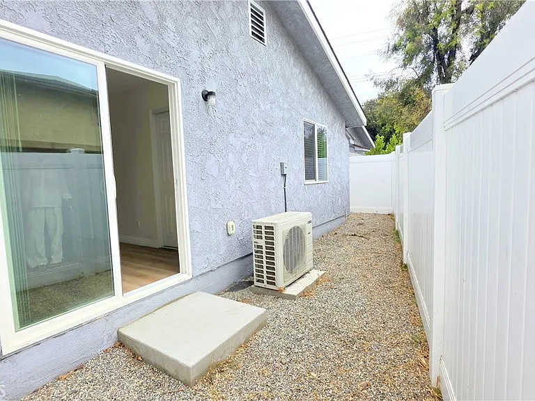 1016 Bennington St #E — Photo 17