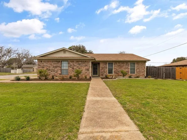 1301 Augusta Rd, Benbrook, TX 76126