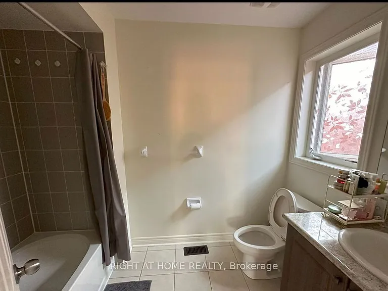 609 Bessborough Dr — Photo 14