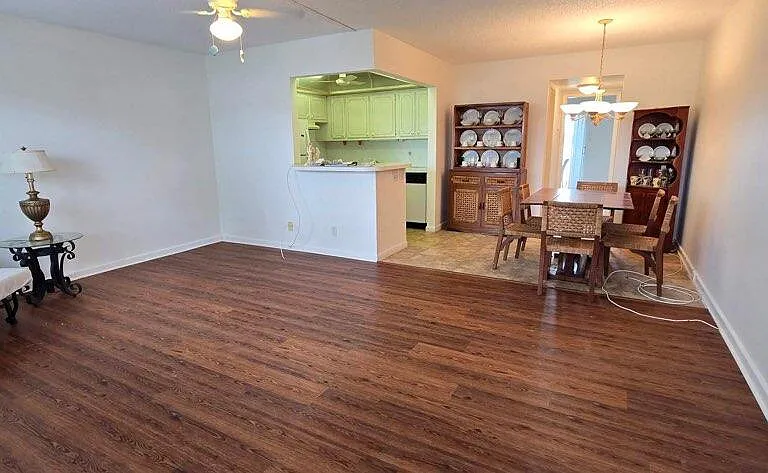 358 Chatham S #R — Photo 3