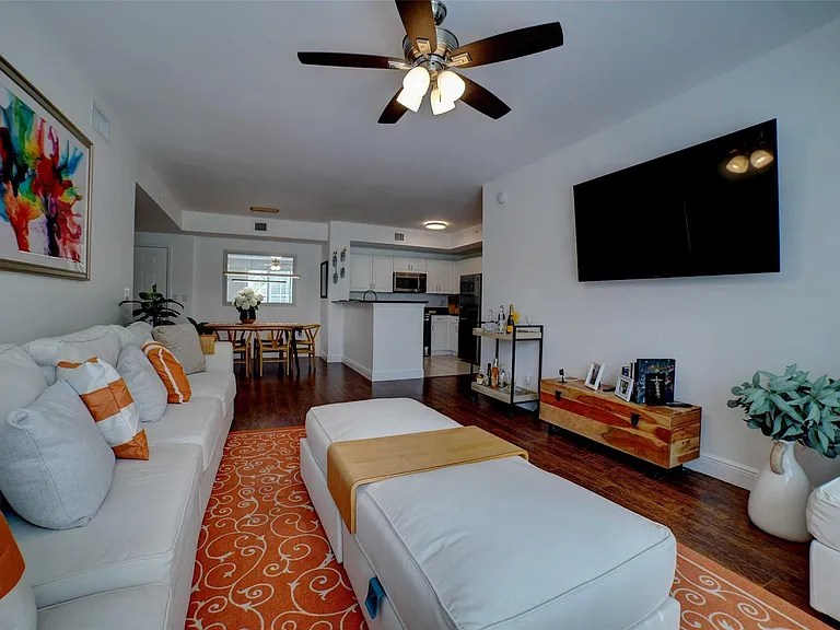 720 S Sapodilla Ave #413 — Photo 4