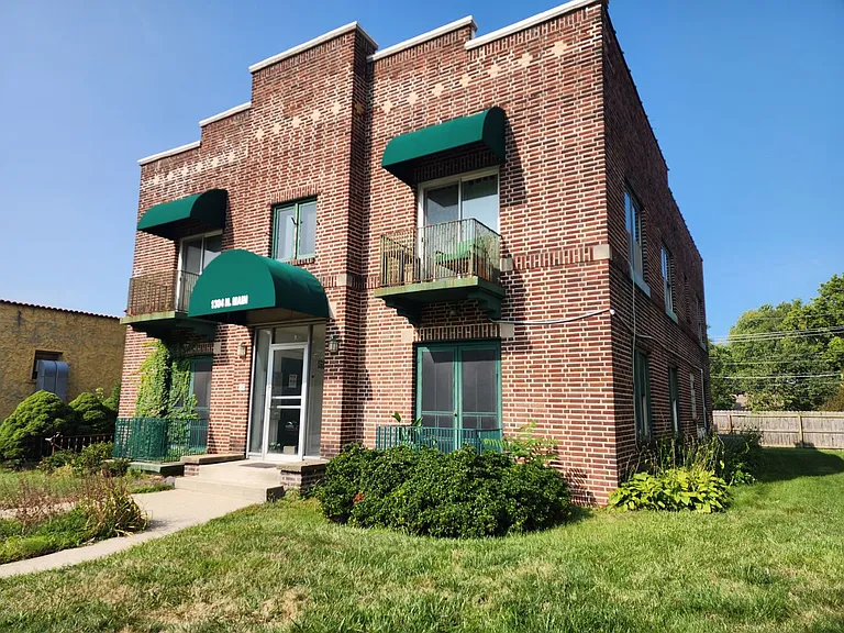 1304 N Main St — Photo 1