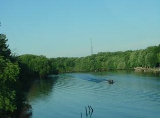 306 Riverside Dr, Fort Atkinson, WI 53538