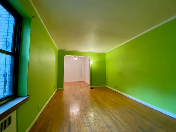 251 Seaman Avenue image 7 of 9