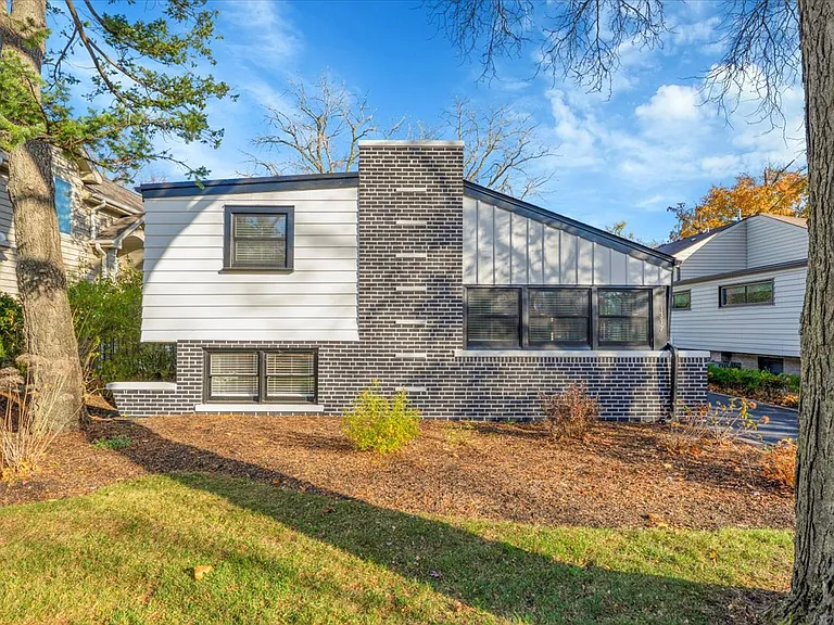 1317 Ferndale Ave — Photo 1
