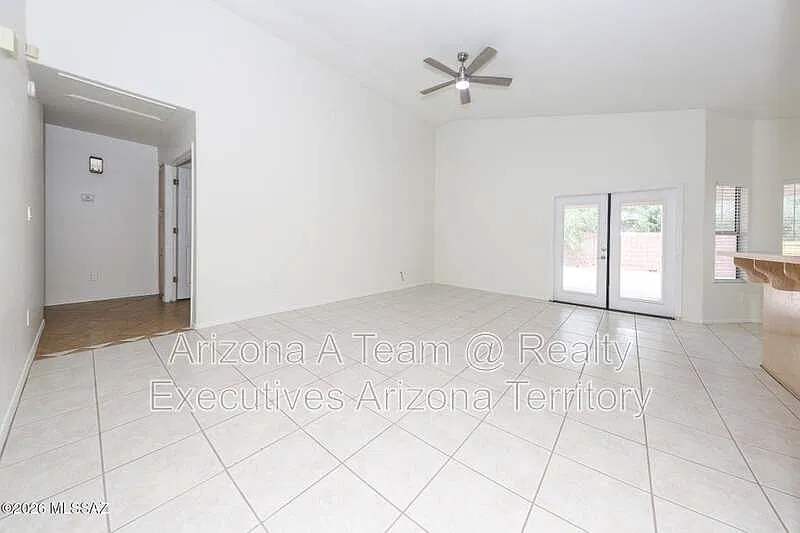 4 bed, 2.0 bath, 1944 sqft, $2,195 — Photo 4