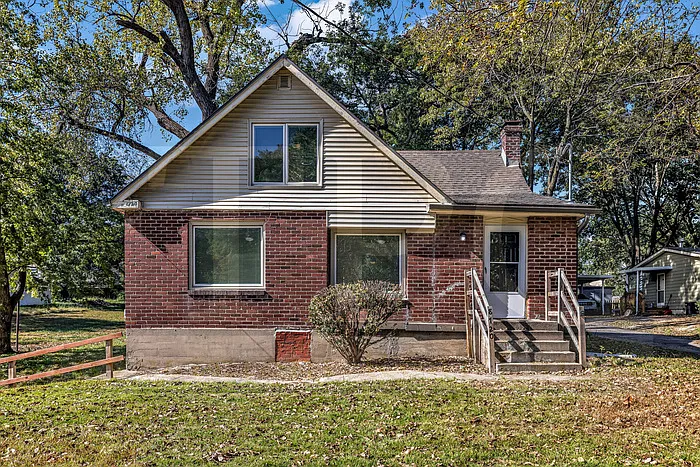 8720 N Grand Ave
