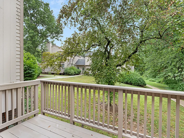 5 Somerset Hills Ct #B — Photo 32