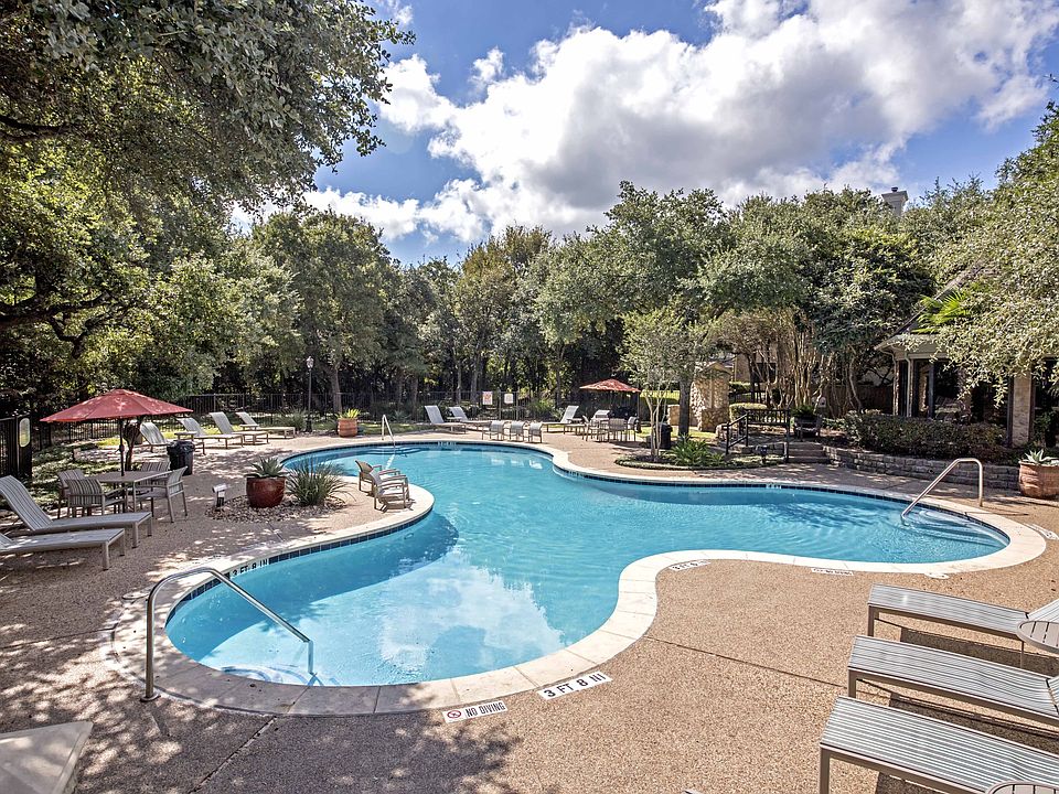 Relax by the resort-style pool and spa with spacious sundeck and lounge seating.