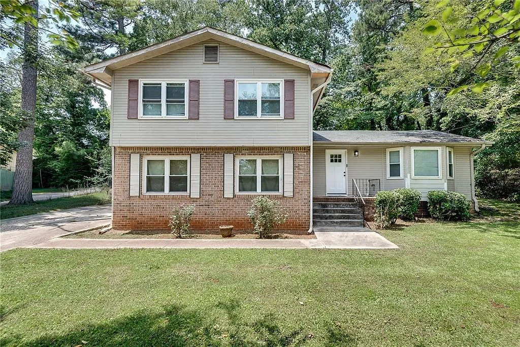 3 bed, 2.0 bath, 1784 sqft, $2,400 — Photo 1
