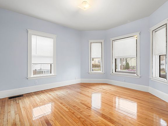 5th image of 252 Safford St #254