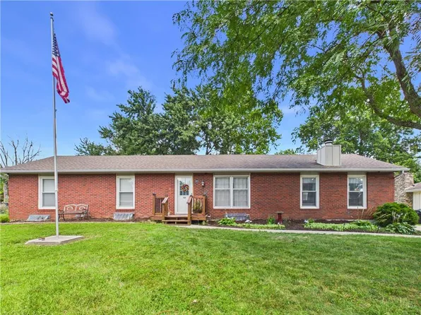 922 Ridge Dr, Warrensburg, MO 64093